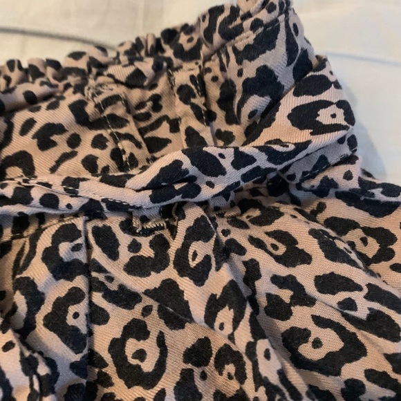 High-Waisted Cheetah Print Trousers - Picture 3 of 3